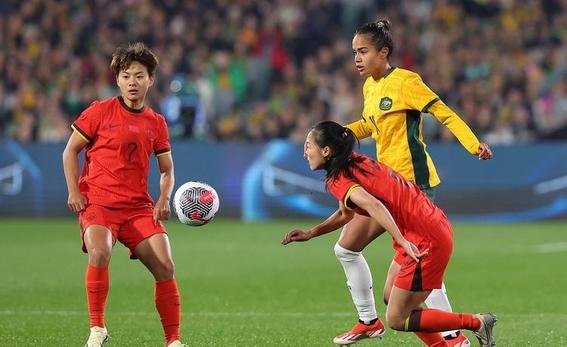 澳大利亚女足高居积分榜首，实力强劲，引发热议