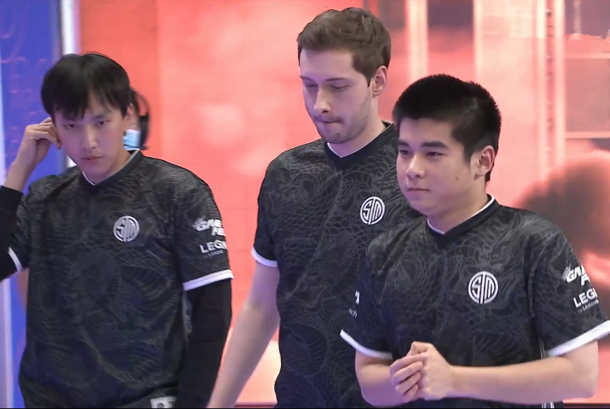 CLG险胜TSM,Crisp拿下关键大龙顶尖较量半决赛,让粉丝疯狂欢呼 CLG险胜TSM,Crisp拿下关键大龙顶尖较量半决赛,让粉丝疯狂欢呼